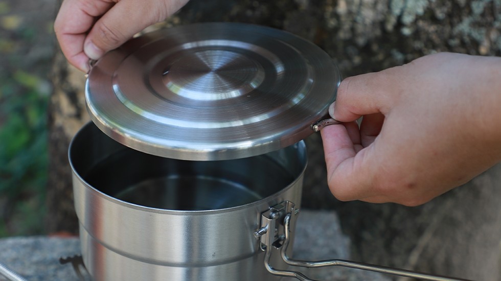 round camping pot with handle
