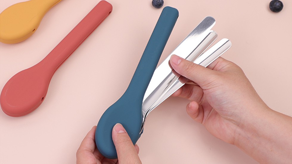 tableware with silicone case