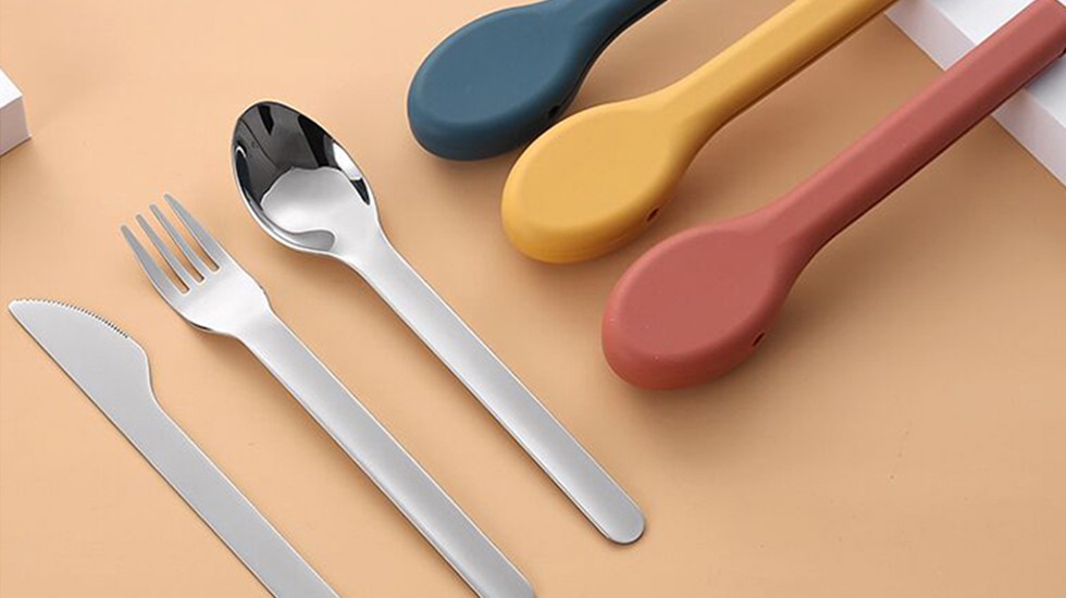 tableware with silicone case
