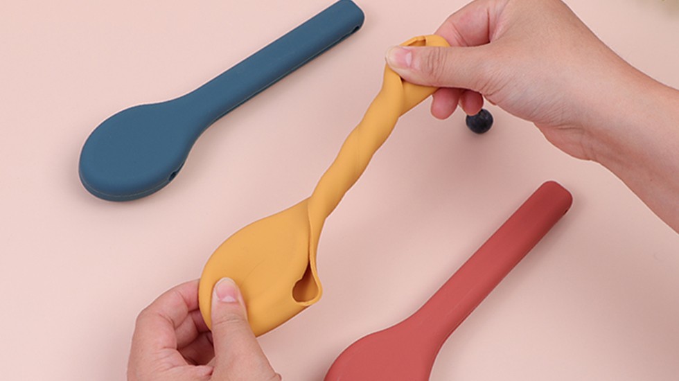 tableware with silicone case