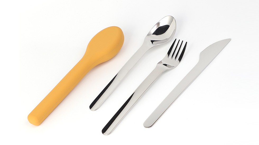 tableware with silicone case