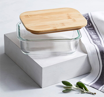Glass bento container with bamboo lid