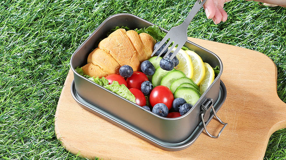 Factory Lightweight portable sealed rectangular titanium lunch box with buckle outdoor food container